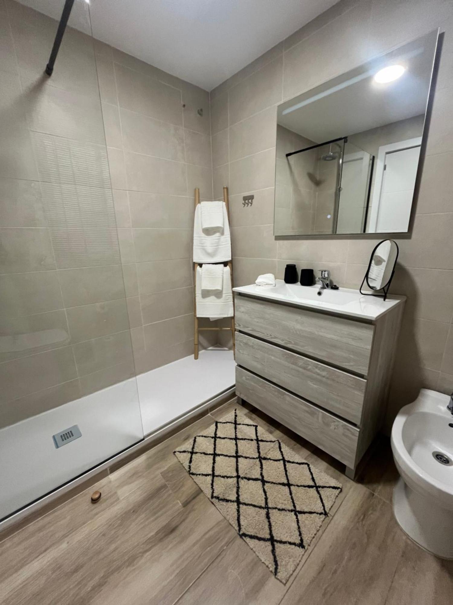 Love Rent4 Malaga Huelin מראה חיצוני תמונה